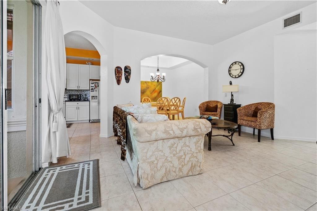 1405 Mariposa Cir, Unit 102, Naples, FL 34105 Photo