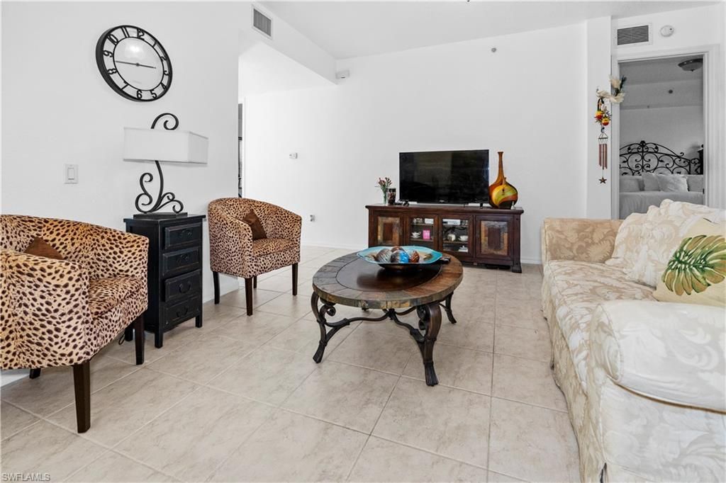 1405 Mariposa Cir, Unit 102, Naples, FL 34105 Photo