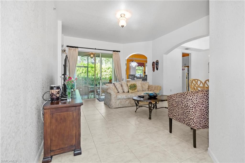 1405 Mariposa Cir, Unit 102, Naples, FL 34105 Photo