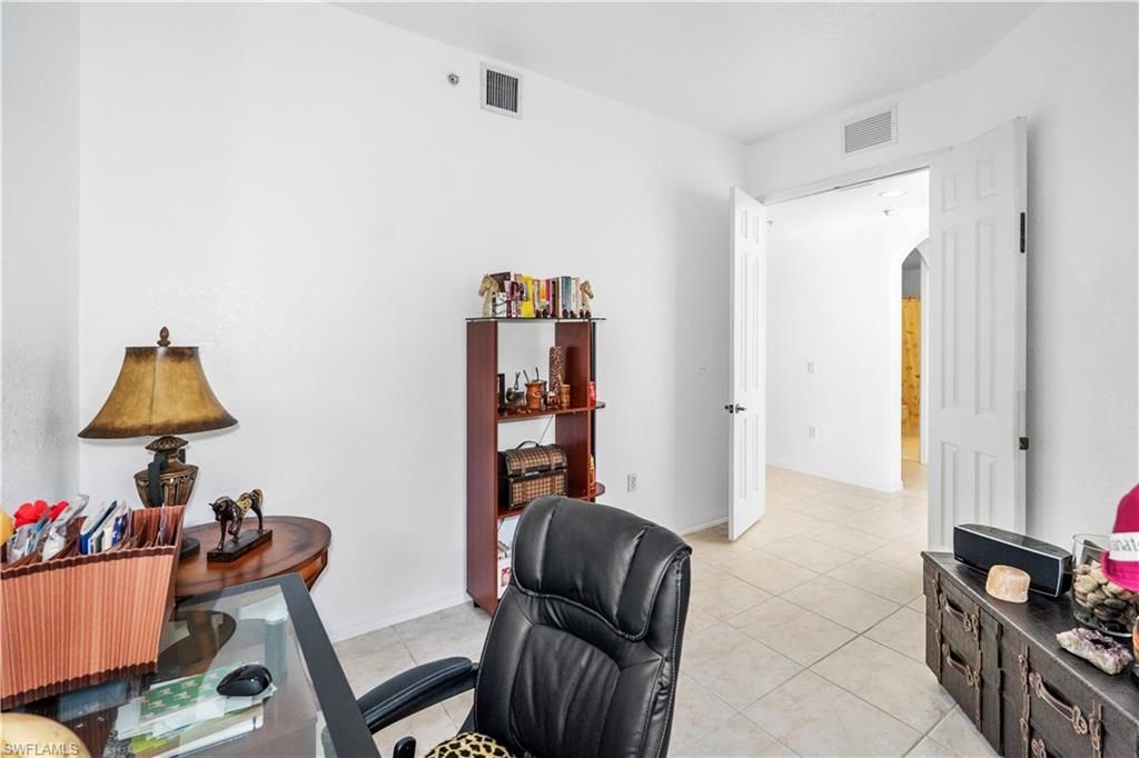 1405 Mariposa Cir, Unit 102, Naples, FL 34105 Photo