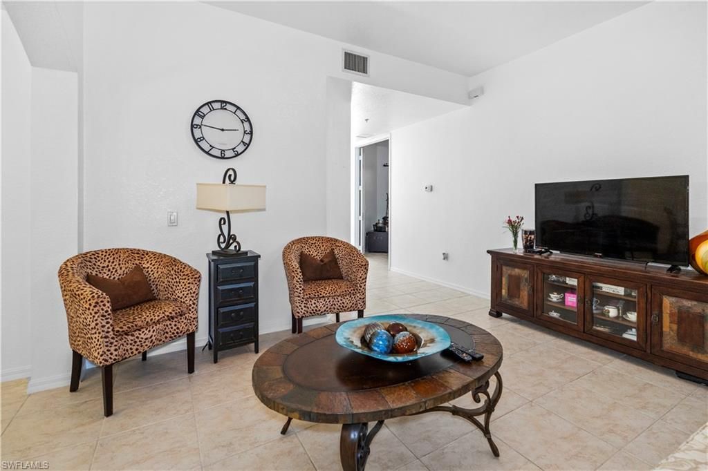 1405 Mariposa Cir, Unit 102, Naples, FL 34105 Photo