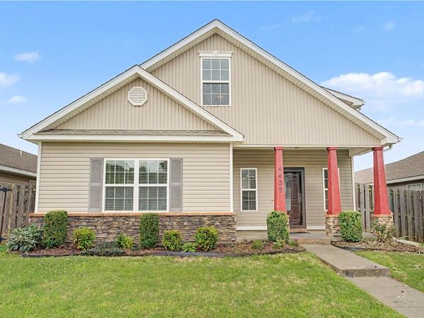 4435 W Pecan Street , Fayetteville, AR 72704