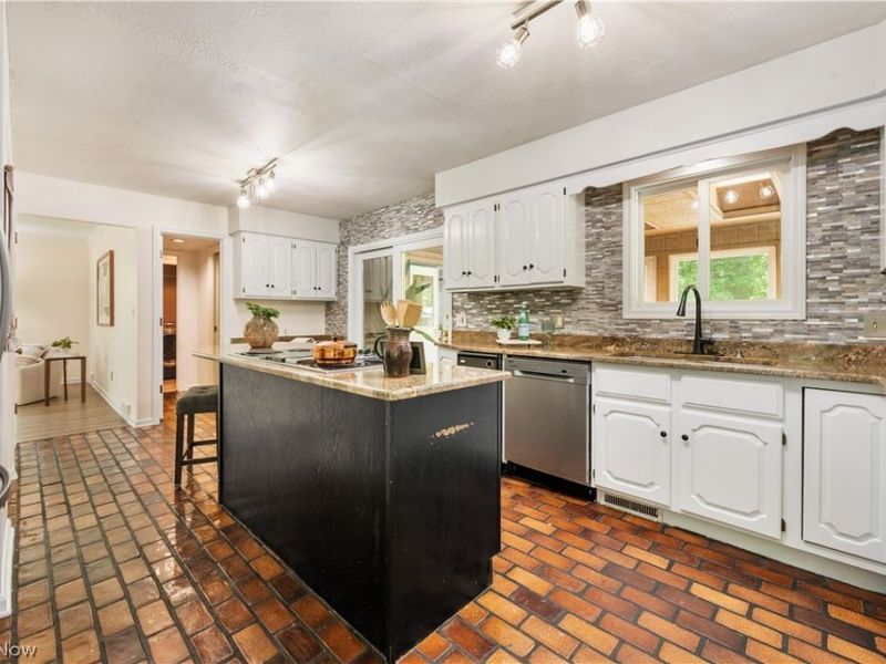1545 Woodlake Boulevard, Stow, OH 44224 Photo 6