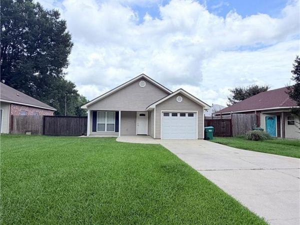 1307 BAUERLE Road, Hammond, LA 70403