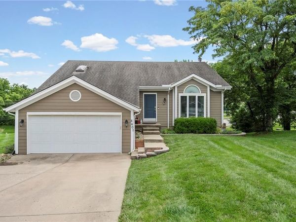8401 N Wayland Avenue, Kansas City, MO 64153