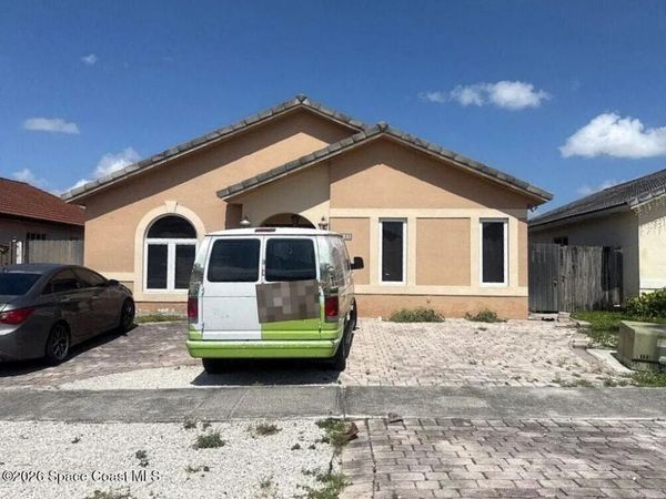 7535 W 34th Lane , Hialeah, FL 33018