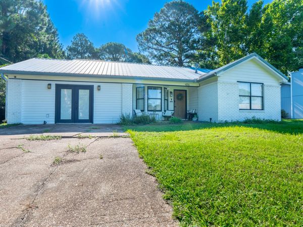 406 Rosewood Avenue, Mary Esther, FL 32569