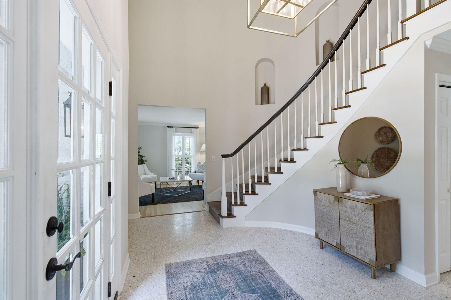 710 Creekside Drive Photo 9