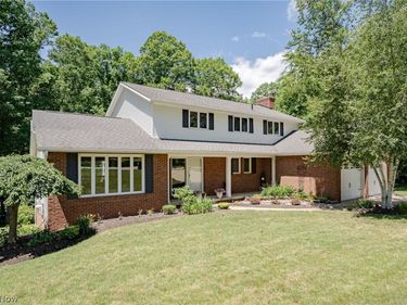 8515 Scenicridge Avenue NW, Clinton, OH 44216