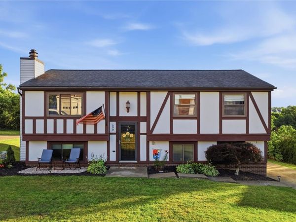 409 Scottsdale Dr, Coraopolis, PA 15108