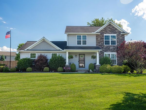 25 Fieldcrest Drive , Centerburg, OH 43011