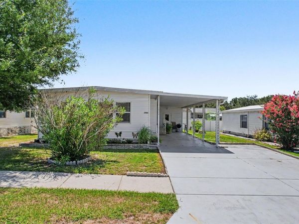 3902 JULIE DRIVE , WESLEY CHAPEL, FL 33543
