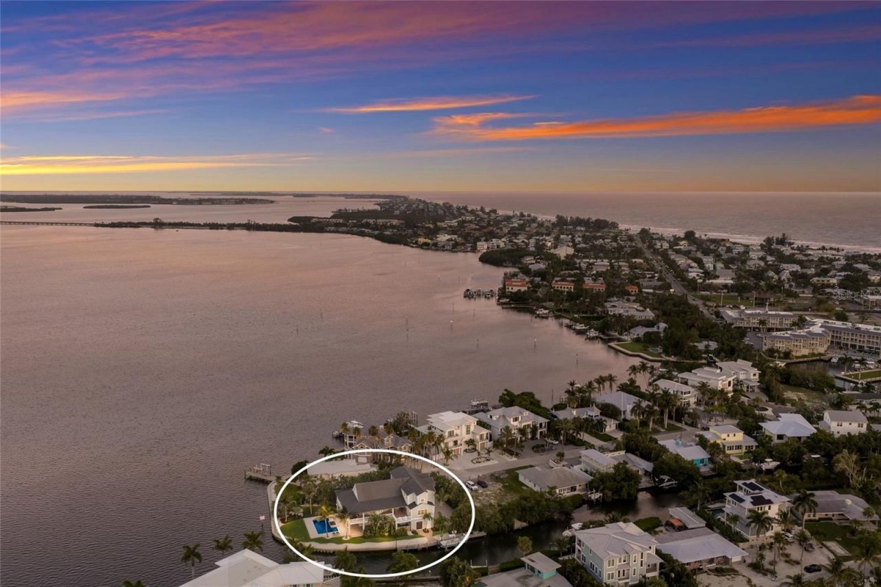 526 56th Street, Holmes Beach, FL 34217 Photo