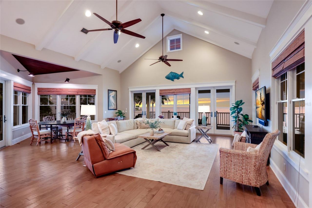 526 56th Street, Holmes Beach, FL 34217 Photo