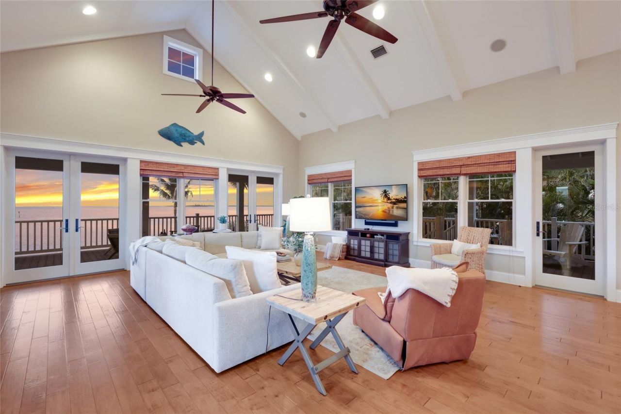 526 56th Street, Holmes Beach, FL 34217 Photo