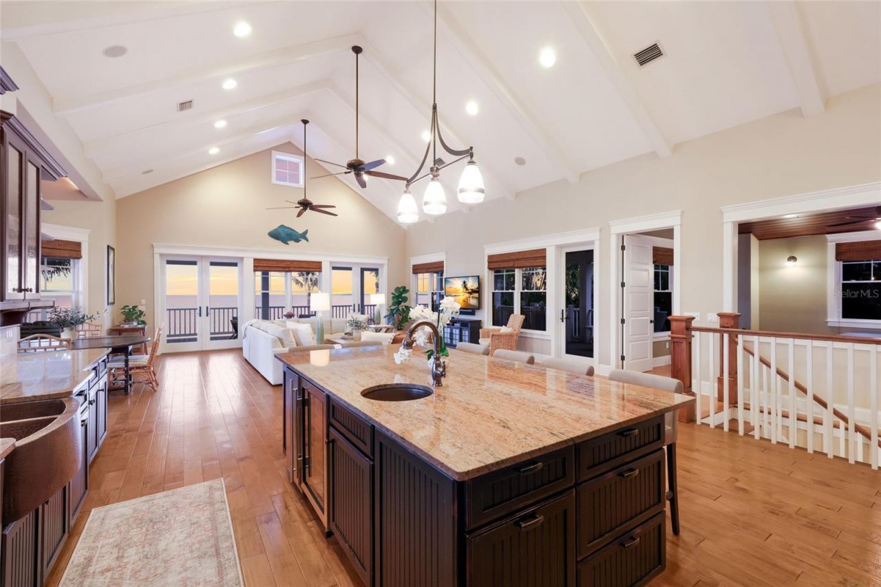 526 56th Street, Holmes Beach, FL 34217 Photo