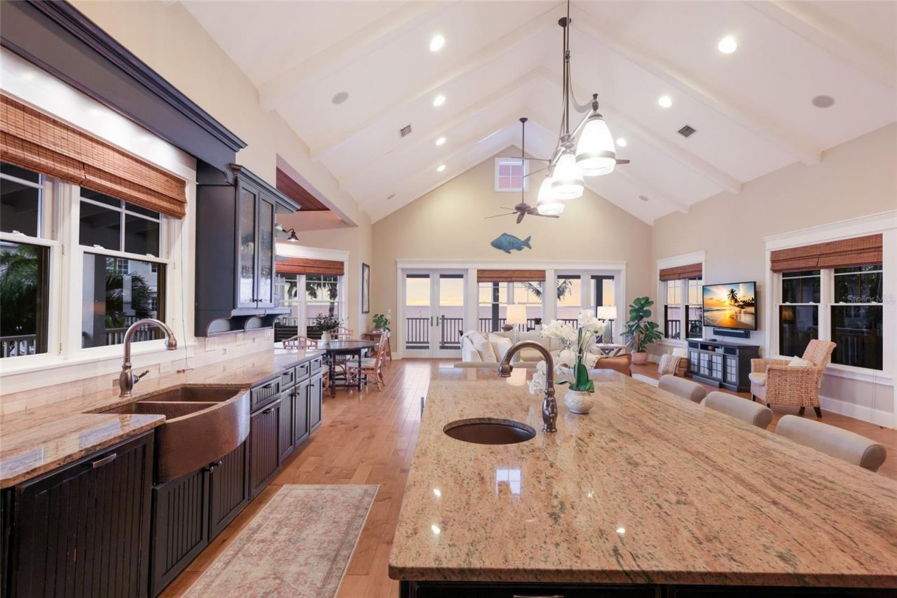 526 56th Street, Holmes Beach, FL 34217 Photo