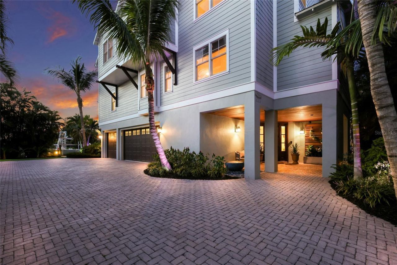 526 56th Street, Holmes Beach, FL 34217 Photo