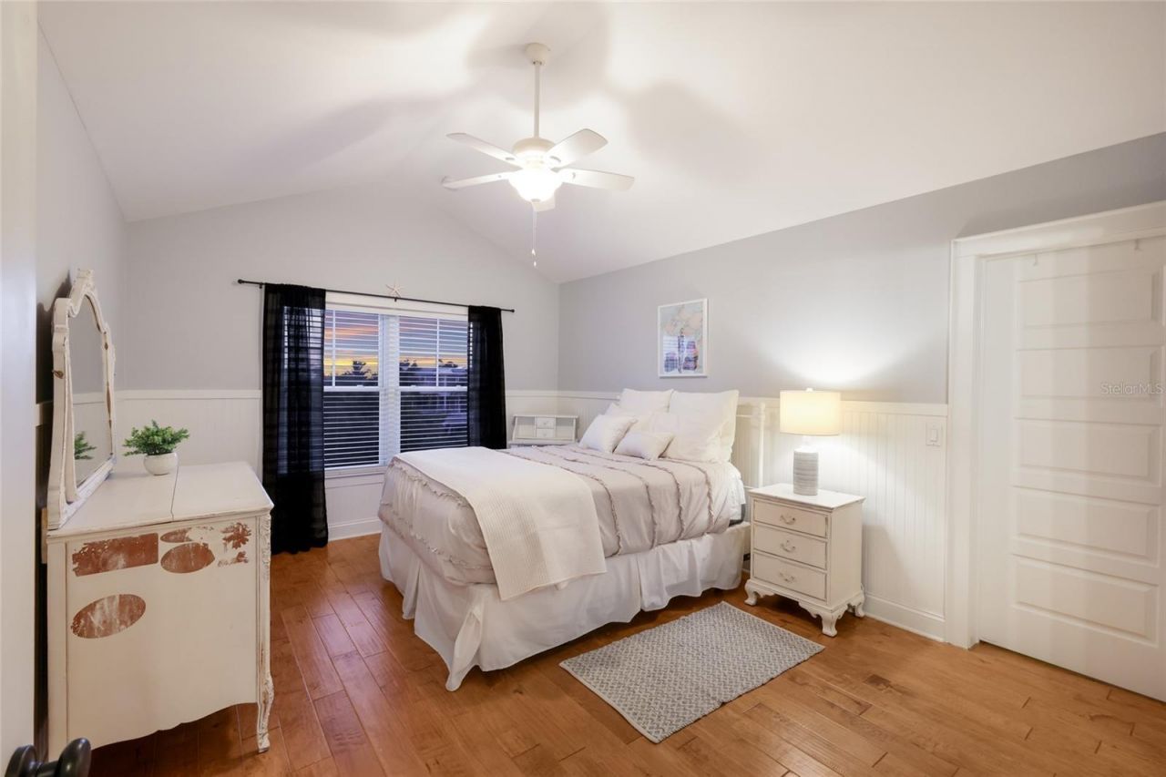 526 56th Street, Holmes Beach, FL 34217 Photo