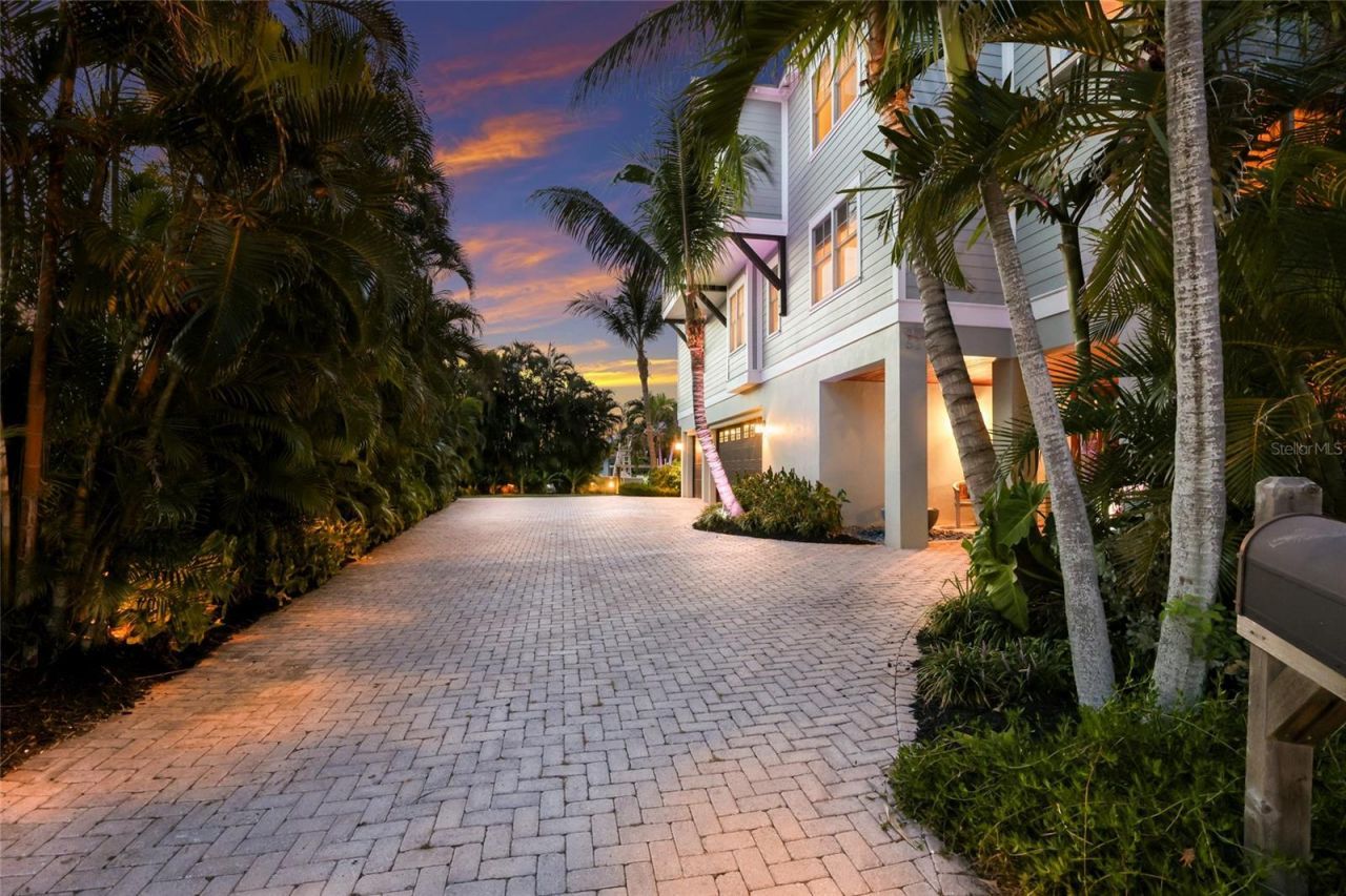 526 56th Street, Holmes Beach, FL 34217 Photo