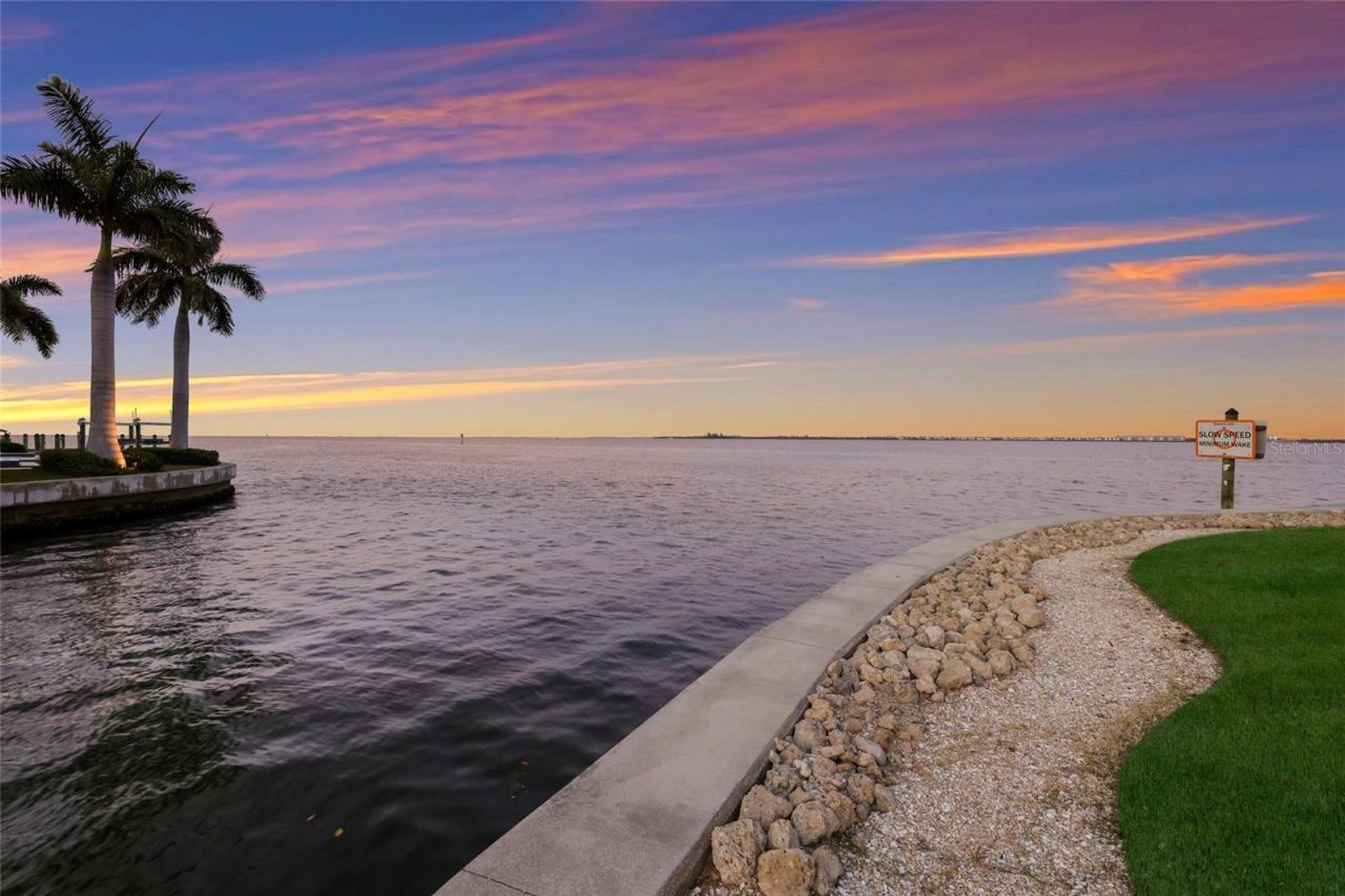 526 56th Street, Holmes Beach, FL 34217 Photo
