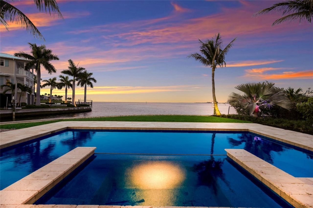 526 56th Street, Holmes Beach, FL 34217 Photo