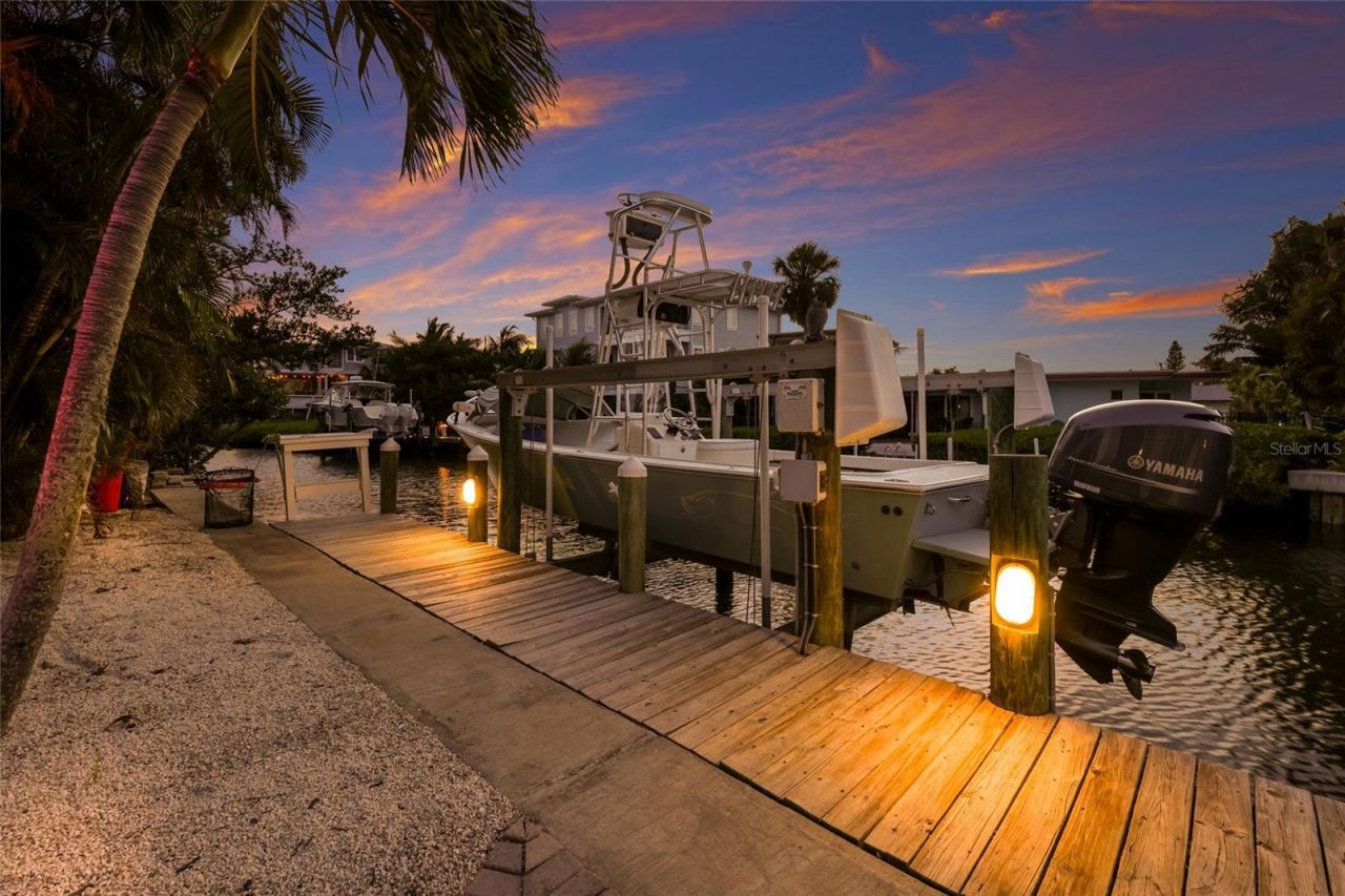 526 56th Street, Holmes Beach, FL 34217 Photo