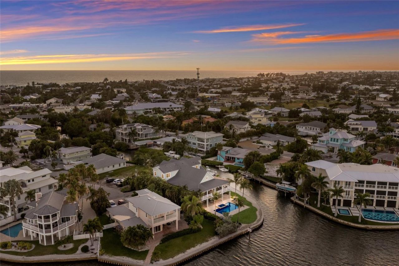 526 56th Street, Holmes Beach, FL 34217 Photo