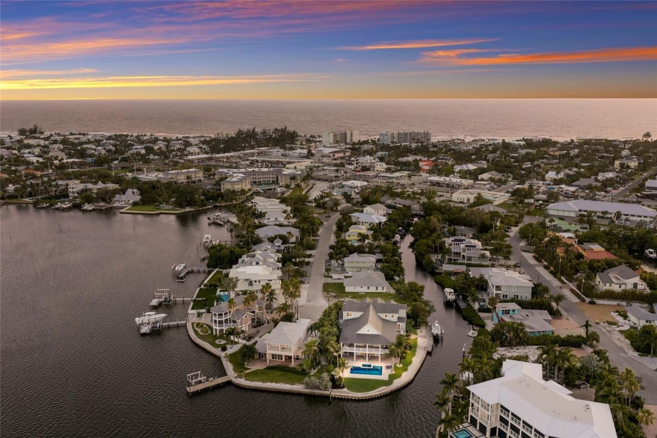526 56th Street, Holmes Beach, FL 34217 Photo