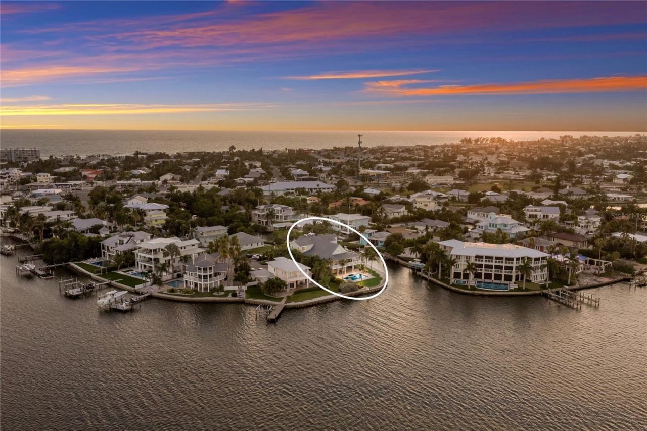 526 56th Street, Holmes Beach, FL 34217 Photo