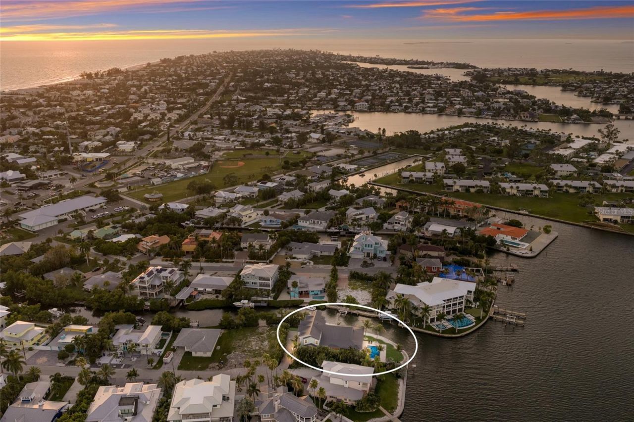 526 56th Street, Holmes Beach, FL 34217 Photo