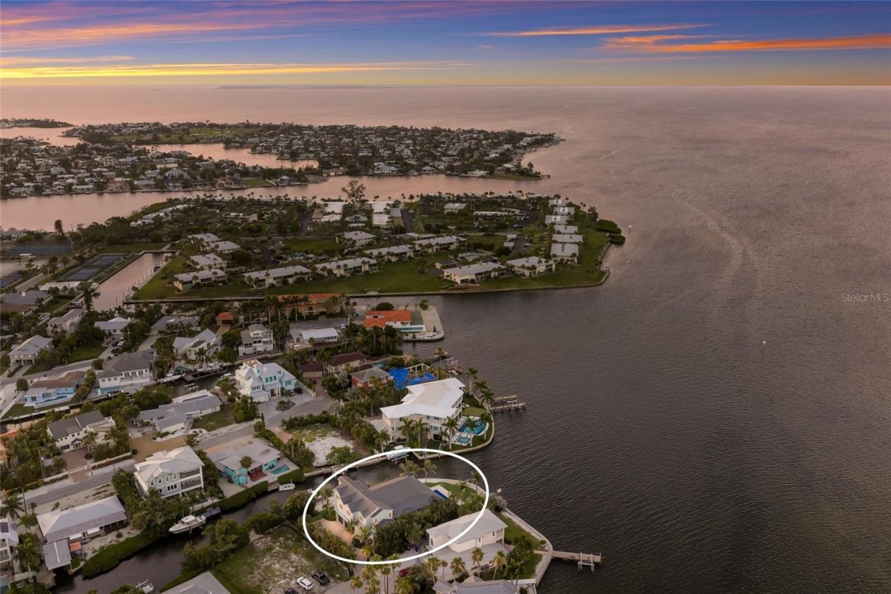 526 56th Street, Holmes Beach, FL 34217 Photo