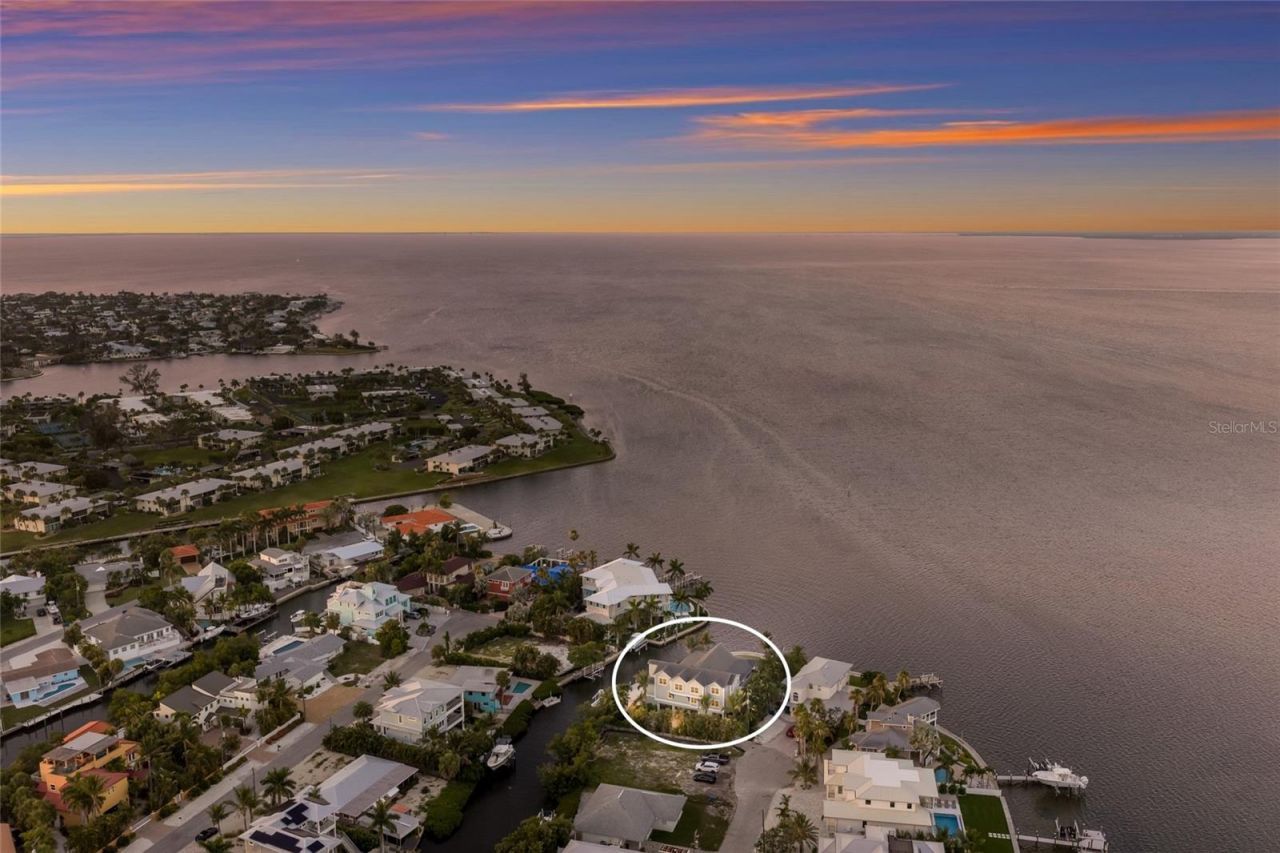 526 56th Street, Holmes Beach, FL 34217 Photo