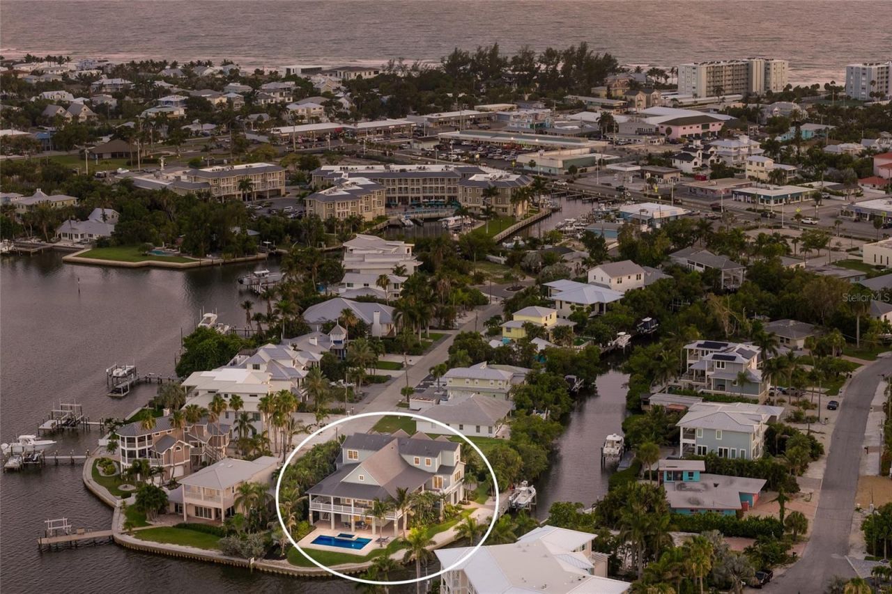 526 56th Street, Holmes Beach, FL 34217 Photo