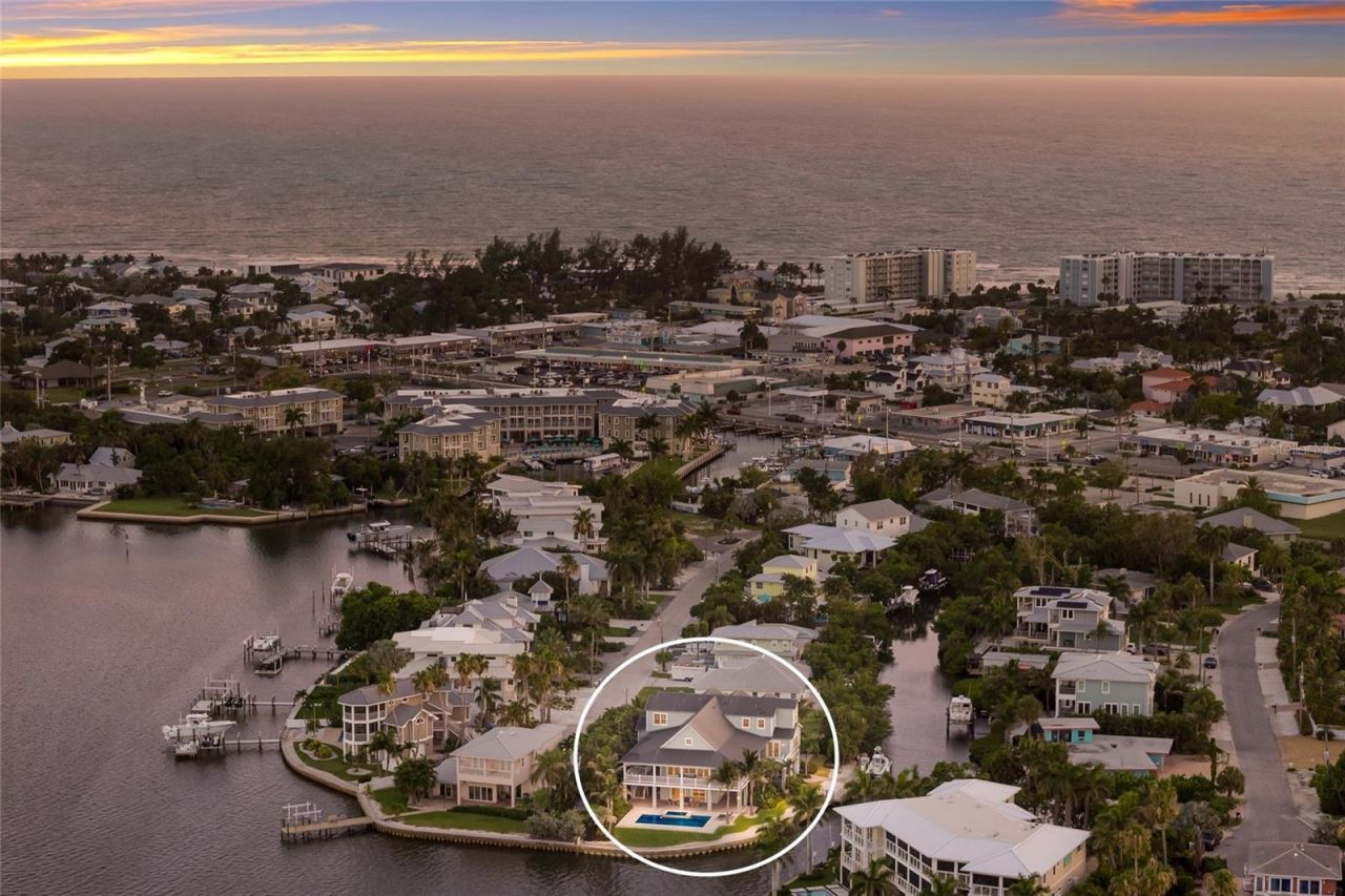 526 56th Street, Holmes Beach, FL 34217 Photo