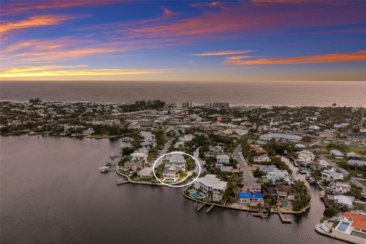 526 56th Street, Holmes Beach, FL 34217 Photo