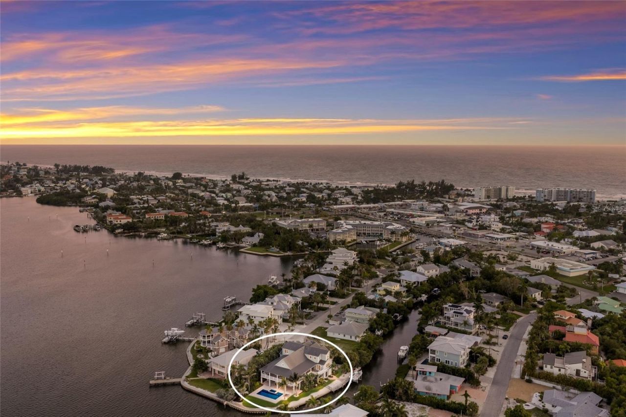 526 56th Street, Holmes Beach, FL 34217 Photo