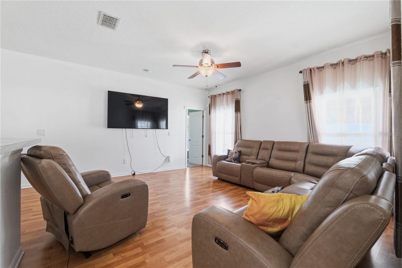 704 Parsons Pointe St, Seffner, FL 33584 Photo