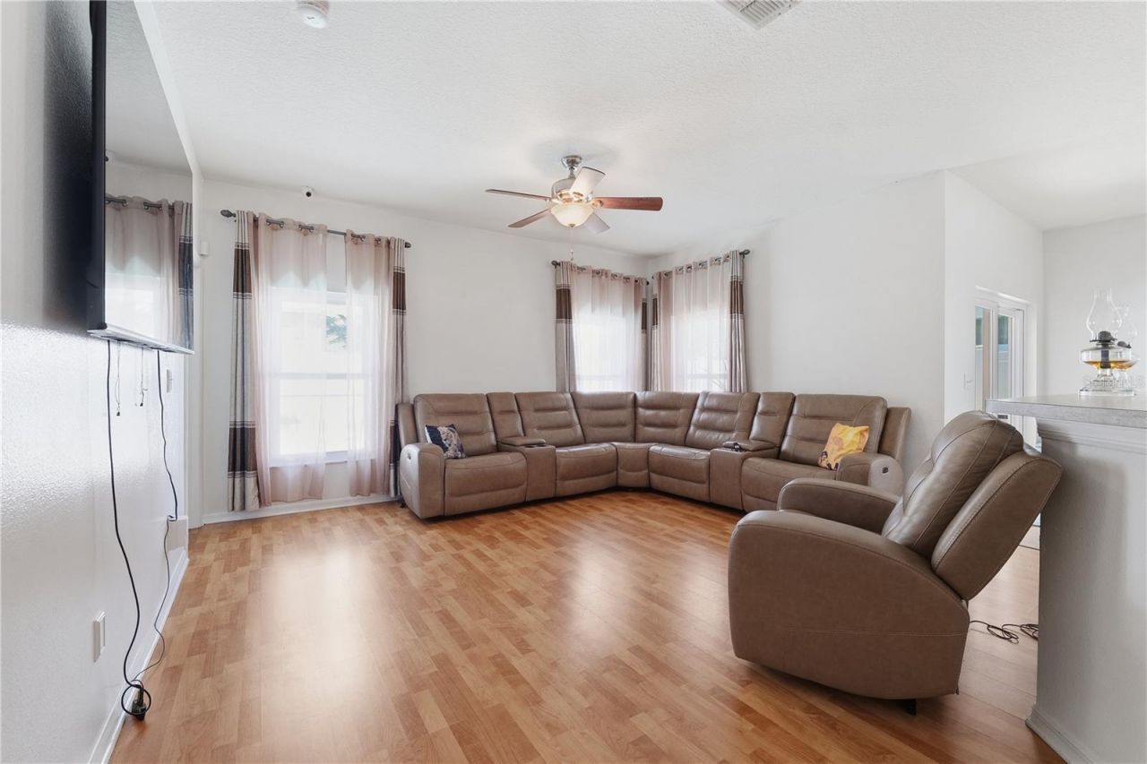 704 Parsons Pointe St, Seffner, FL 33584 Photo