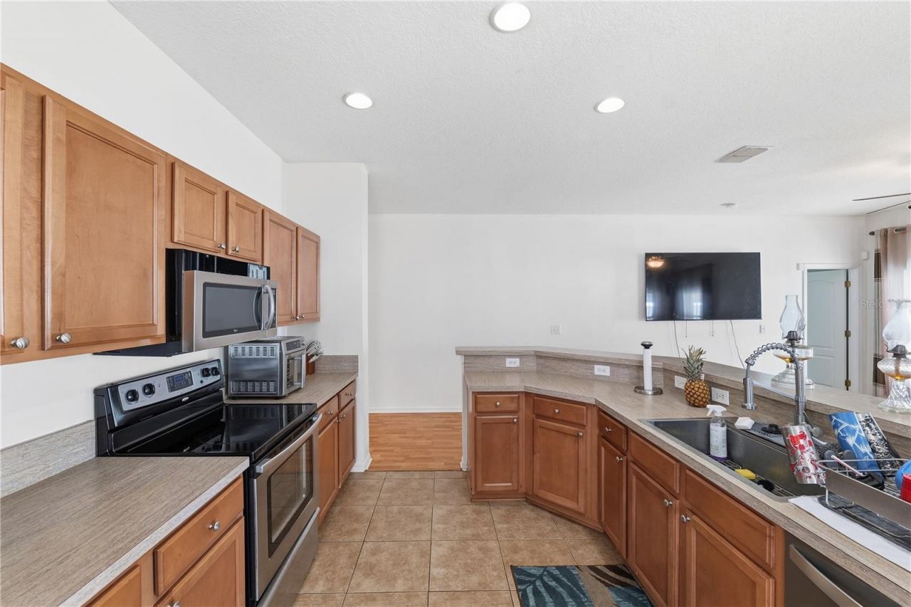 704 Parsons Pointe St, Seffner, FL 33584 Photo