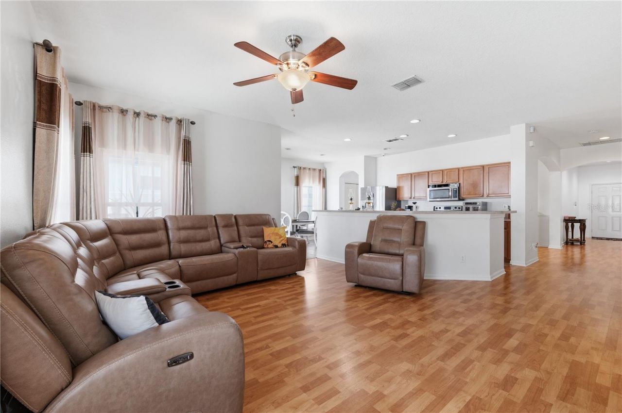 704 Parsons Pointe St, Seffner, FL 33584 Photo