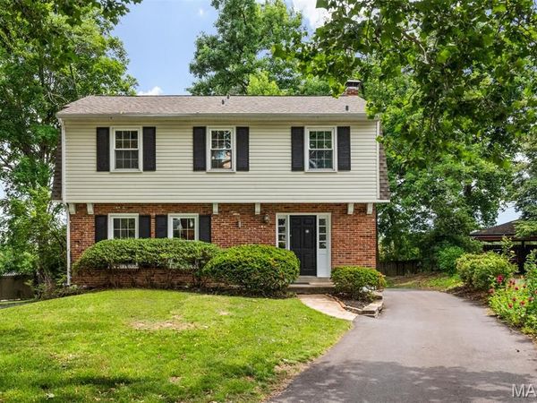 8562 Colonial Lane, Ladue, MO 63124