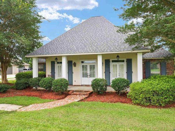 8768 Wyeth Dr, Denham Springs, LA 70706