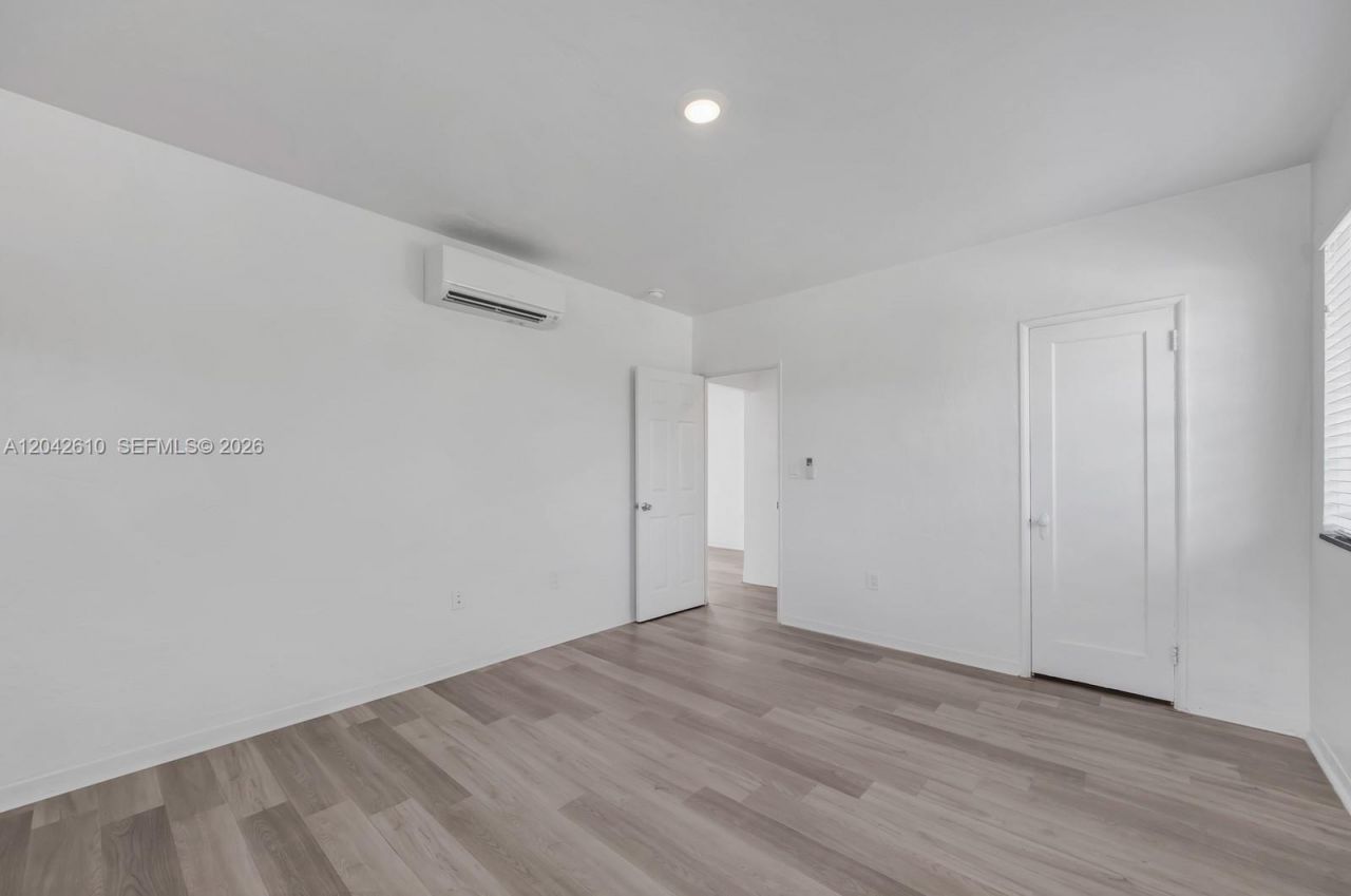 570 NE 68th St, Unit 1, Miami, FL 33138 Photo
