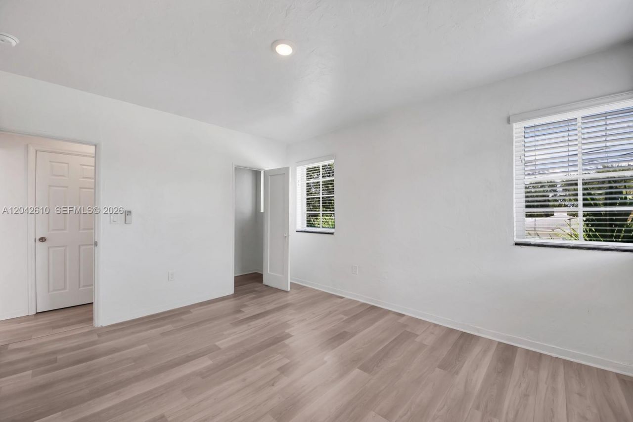 570 NE 68th St, Unit 1, Miami, FL 33138 Photo
