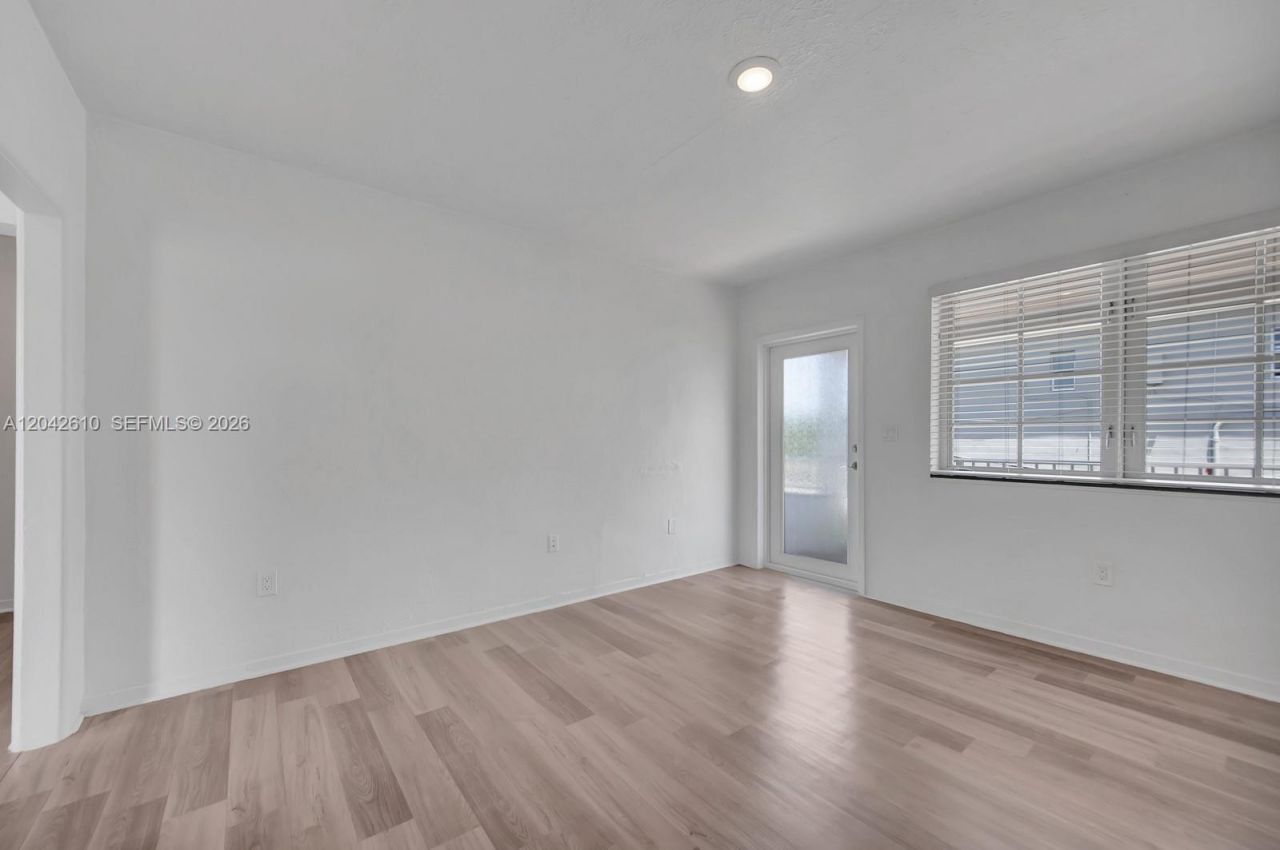 570 NE 68th St, Unit 1, Miami, FL 33138 Photo