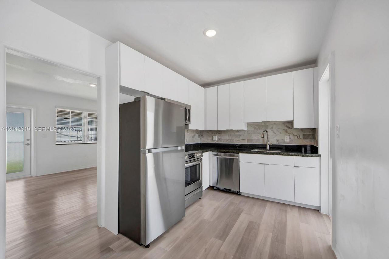 570 NE 68th St, Unit 1, Miami, FL 33138 Photo
