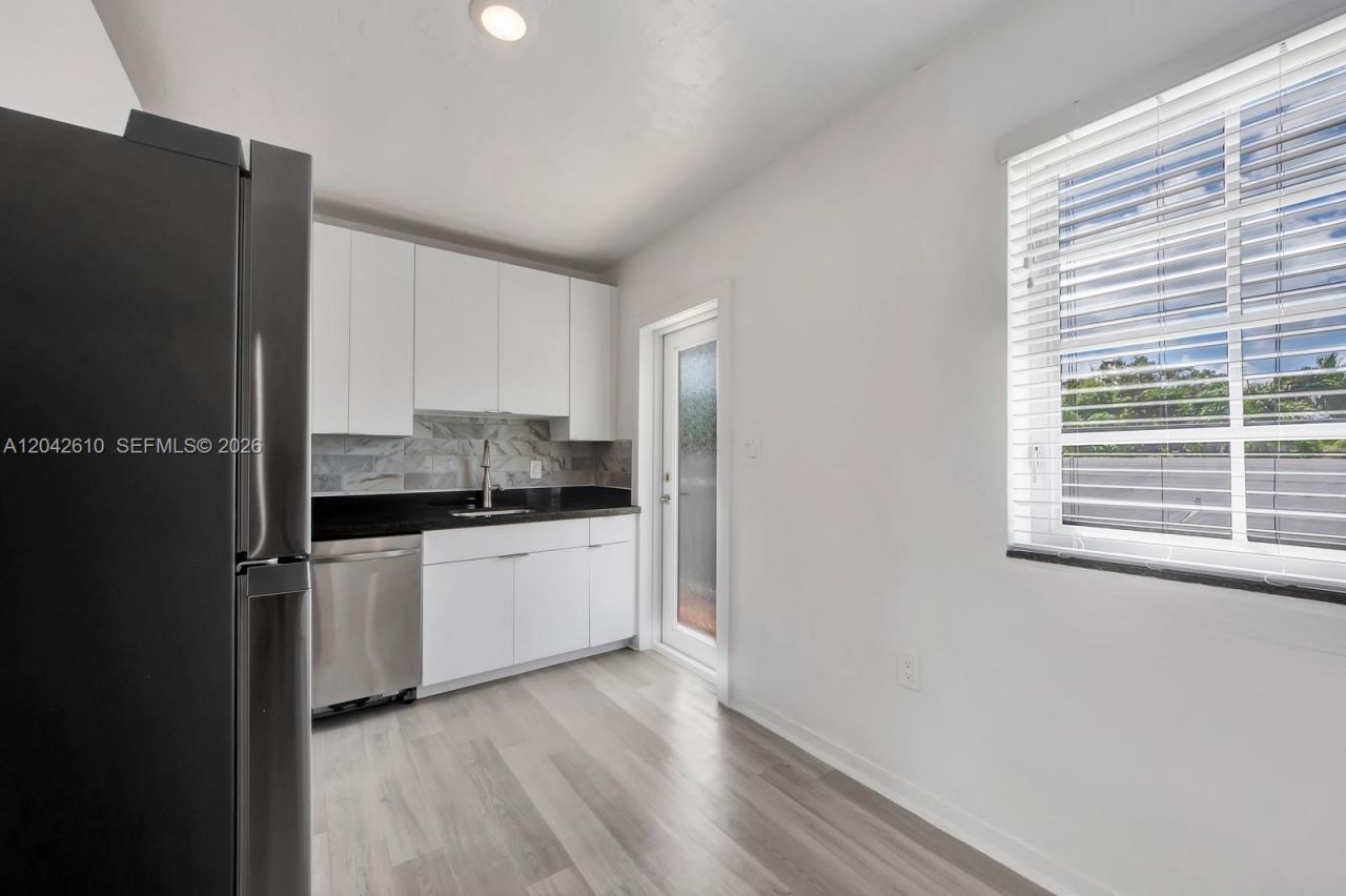 570 NE 68th St, Unit 1, Miami, FL 33138 Photo