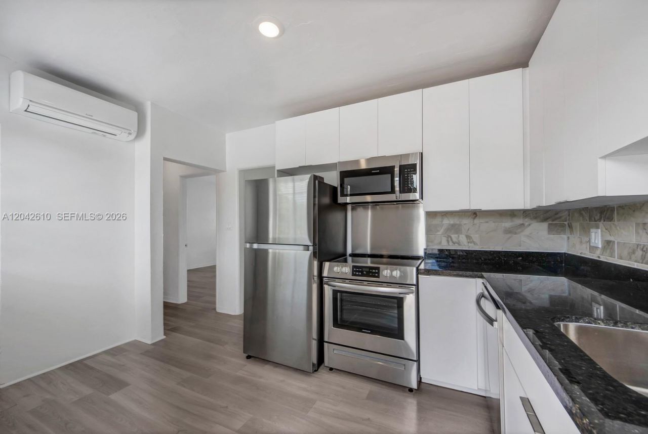 570 NE 68th St, Unit 1, Miami, FL 33138 Photo