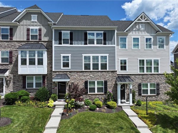 1018 Adair Ave, Valencia, PA 16059